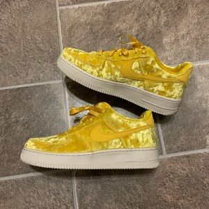 Nike Air Force 1 LV8 Mineral Gold Velvet GS